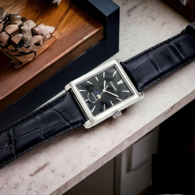 Casio – Montre pour homme – Indicateur de phase de lune – Cadran noir – Bracelet cuir noir – MTP-M105L-1AVDF