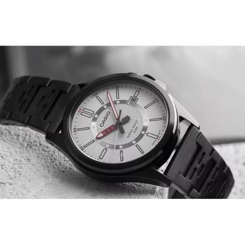 Casio – Montre homme cadran blanc avec dateur en bracelet métallique noir – MTP-E700B-7EVDF Casio – Montre homme cadran blanc avec dateur en bracelet métallique noir – MTP-E700B-7EVDF