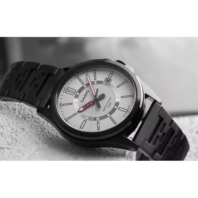 Casio – Montre homme cadran blanc avec dateur en bracelet métallique noir – MTP-E700B-7EVDF