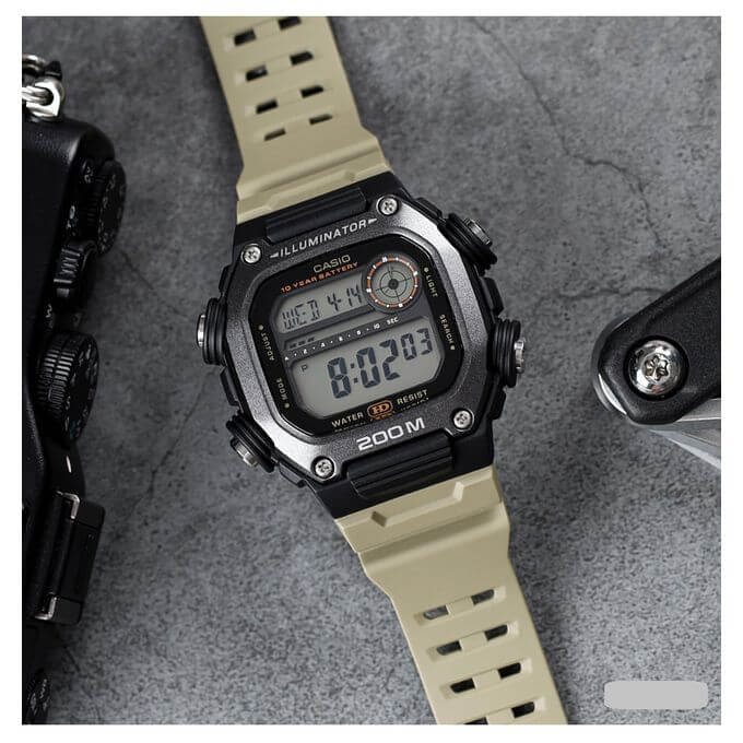 Casio – Une montre avec style et fonctionnalité – Bracelet en résine extra longue – DW-291HX-5AV