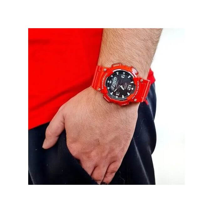 Casio – Rouge – « Tough Solar » – 5 alarmes – Étanche 10 BAR – AQ-S810WC-4AV