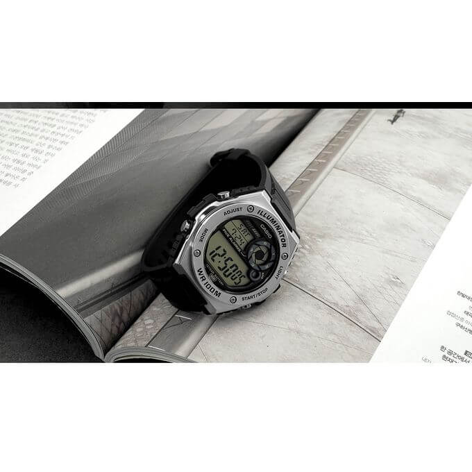 Casio – Montre hommes – Autonomie de batterie de 10 ans • Étanchéité 100 mètres – MWD-100H-9AVDF