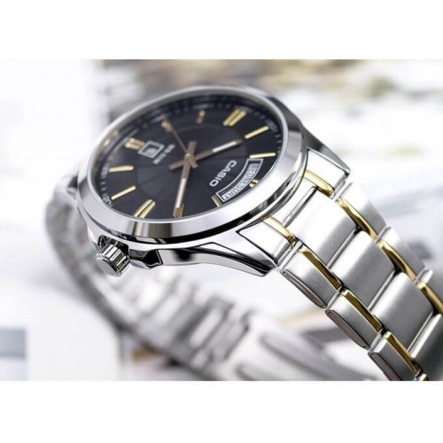 Casio – Affichage de la journée et de la date – Bicolore – Bracelet métallique – MTP-1381G-1AV Casio – Affichage de la journée et de la date – Bicolore – Bracelet métallique – MTP-1381G-1AV