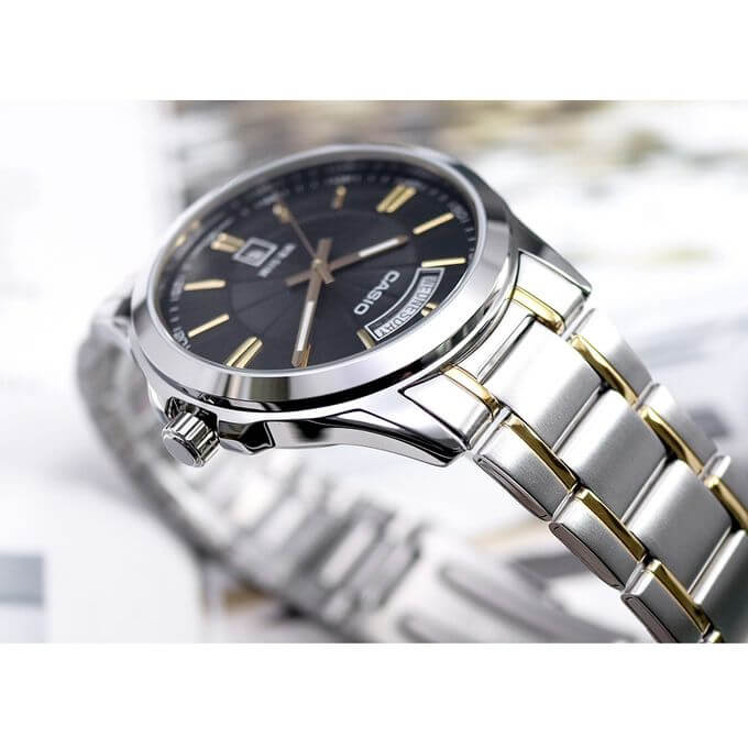 Casio – Affichage de la journée et de la date – Bicolore – Bracelet métallique – MTP-1381G-1AV