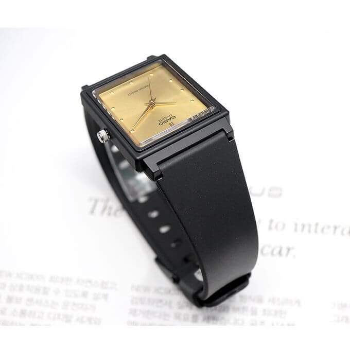 Casio – Rectangulaire unisexe – Cadran jaune – Bracelet en résine noir – MQ38-9A