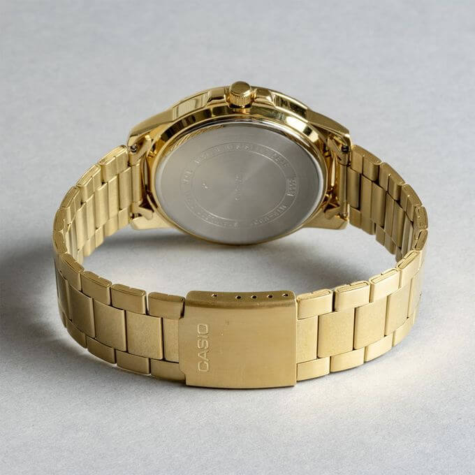 Casio – Résiste à l’eau jusqu’à 50 mètres – Doré, cadran noir – Tout en acier inoxydable – MTP-VD01G-1CV