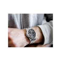 Festina – Cadran noir avec dateur – Index lumineux – Bracelet en acier – F20357/4