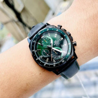 Casio – Design inspiré des lumières laser vertes – Boîtier medium noir – Bracelet cuir noir – EFV-600CL-3AV