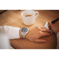 Casio – Collection Edifice – Cadran bleu – Diamètre boîtier 50,5 mm – Chronographe – EFV-620D-2AV