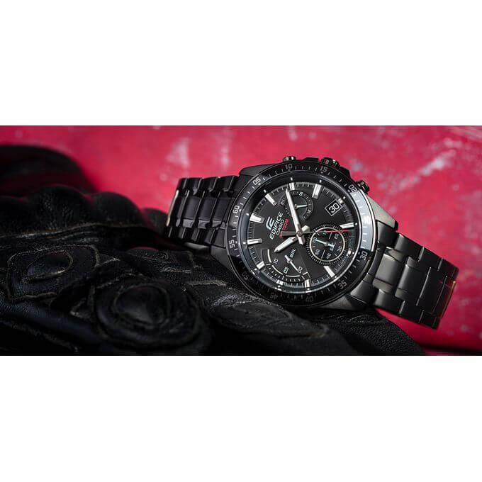 Casio – La lunette noire et le cadran ont un style audacieux – Résistance à l’eau 100 m – EFV-540DC-1AV