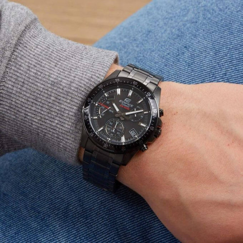 Casio – La lunette noire et le cadran ont un style audacieux – Résistance à l’eau 100 m – EFV-540DC-1AV Casio – La lunette noire et le cadran ont un style audacieux – Résistance à l’eau 100 m – EFV-540DC-1AV