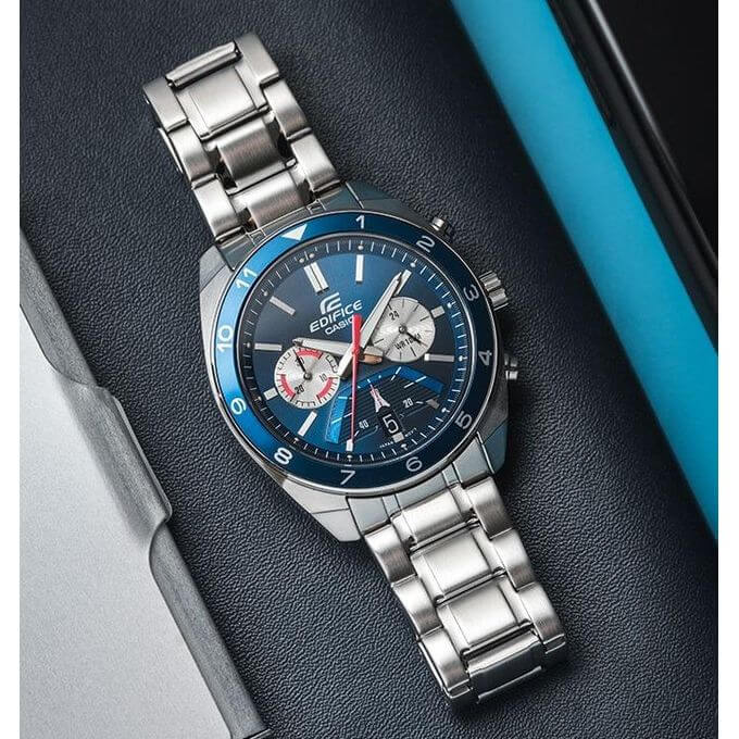 Casio – Cadran bleu créant un style sportif – Chronographe – EFV-590D-2AV