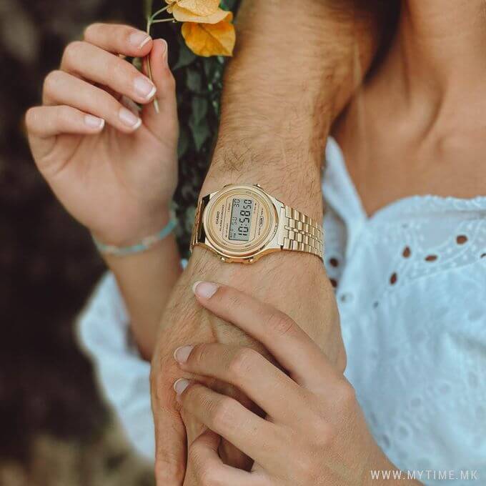 Casio – Unisexe numérique avec bracelet en acier doré inoxydable – A171WEG-9ADF