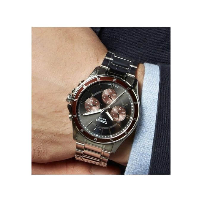 Casio – Tout en acier inoxydable – Classe d’étanchéité (50 mètres) – MTP-1374D-5AVDF