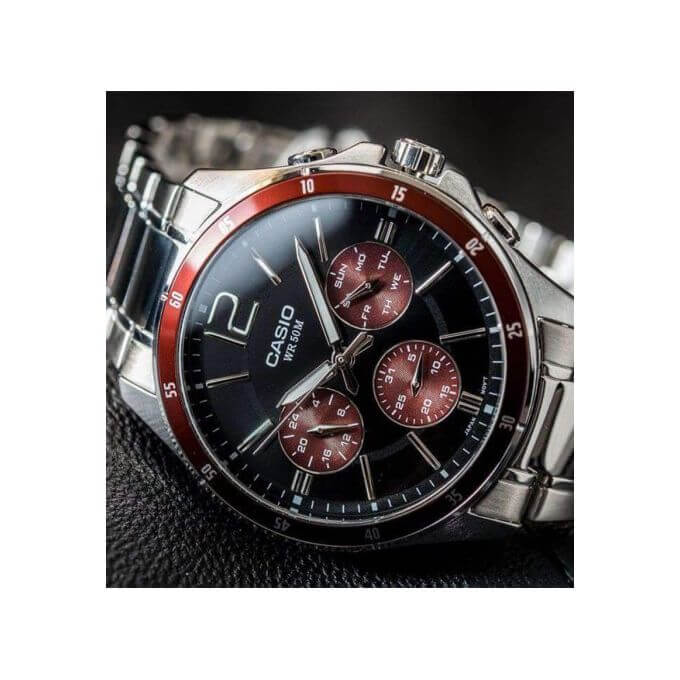 Casio – Tout en acier inoxydable – Classe d’étanchéité (50 mètres) – MTP-1374D-5AVDF