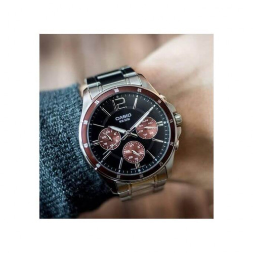 Casio – Tout en acier inoxydable – Classe d’étanchéité (50 mètres) – MTP-1374D-5AVDF Casio – Tout en acier inoxydable – Classe d’étanchéité (50 mètres) – MTP-1374D-5AVDF