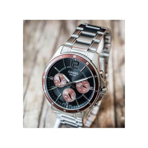 Casio – Tout en acier inoxydable – Classe d’étanchéité (50 mètres) – MTP-1374D-5AVDF Casio – Tout en acier inoxydable – Classe d’étanchéité (50 mètres) – MTP-1374D-5AVDF