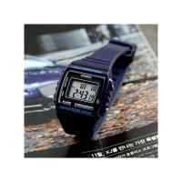 Casio – Digitale bleu – Carrée & étanche 50 mètres – Bracelet en silicone lisse – W-215H-2AV