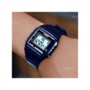 Casio – Digitale bleu – Carrée & étanche 50 mètres – Bracelet en silicone lisse – W-215H-2AV