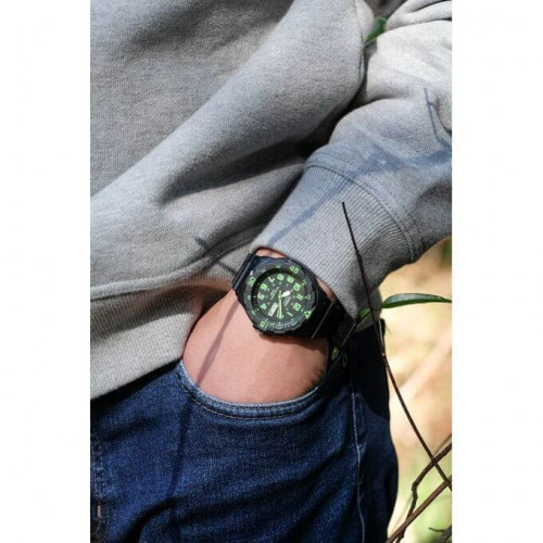 Casio – Montre pour hommes, chiffres verts – Bracelet en silicone noir – MRW-200H-3BVDF Casio – Montre pour hommes, chiffres verts – Bracelet en silicone noir – MRW-200H-3BVDF