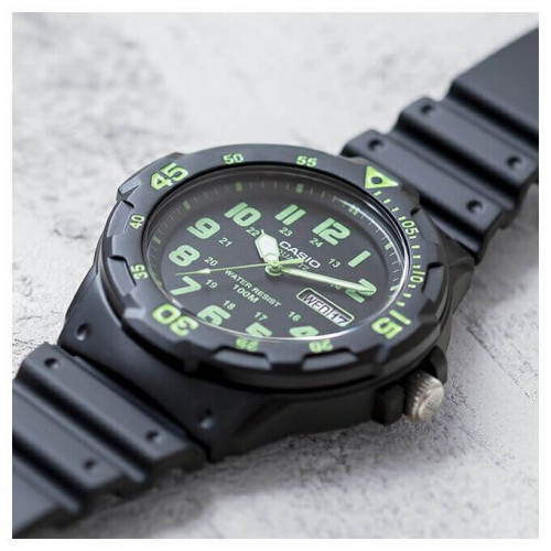 Casio – Montre pour hommes, chiffres verts – Bracelet en silicone noir – MRW-200H-3BVDF Casio – Montre pour hommes, chiffres verts – Bracelet en silicone noir – MRW-200H-3BVDF