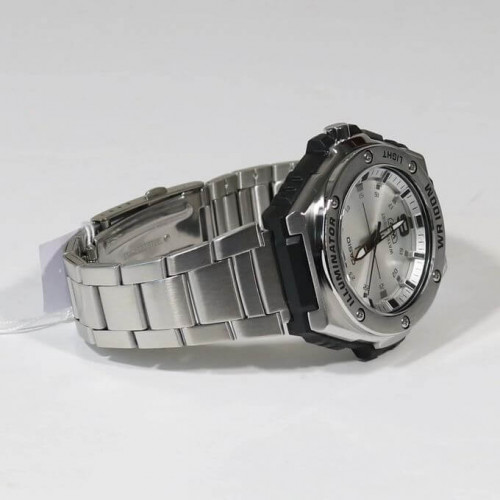 Casio – Cadran blanc avec bouton d’éclairage – Dateur – Bracelet en acier inoxydable – MWA-100HD-7AV Casio – Cadran blanc avec bouton d’éclairage – Dateur – Bracelet en acier inoxydable – MWA-100HD-7AV