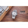 Casio – Cadran blanc avec bouton d’éclairage – Dateur – Bracelet en acier inoxydable – MWA-100HD-7AV