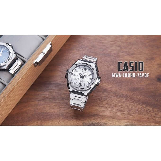 Casio – Cadran blanc avec bouton d’éclairage – Dateur – Bracelet en acier inoxydable – MWA-100HD-7AV