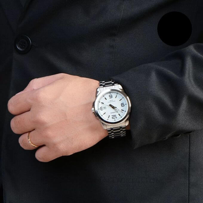 Casio – Montre pour hommes – Argentée, cadran blanc – Bracelet en acier inoxydable – MTP-1314D-7AV