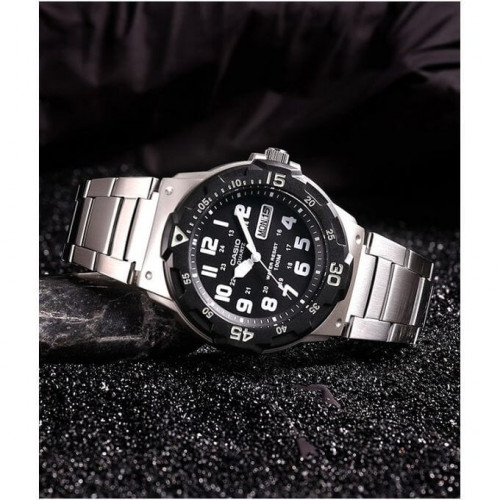Casio – Avec dateur jours/mois – Étanche 10 BAR – Bracelet en acier inoxydable – MRW-200HD-1BV Casio – Avec dateur jours/mois – Étanche 10 BAR – Bracelet en acier inoxydable – MRW-200HD-1BV
