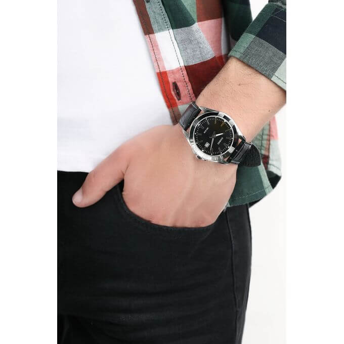 Casio – En cuir noir – Cadran noir – Aiguilles fluorescentes – MTP-1308L-1A