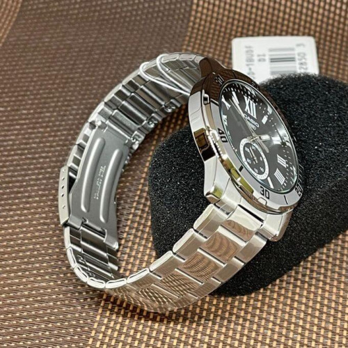 Casio – Doté d’un impressionnant cadran noir avec un affichage de date « petite seconde » – MTP-VD200D-1B Casio – Doté d’un impressionnant cadran noir avec un affichage de date « petite seconde » – MTP-VD200D-1B