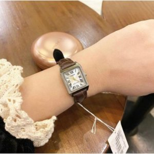 Casio – Élégante montre carrée femme – bracelet cuir marron – LTP-V007L-7B2UDF Casio – Élégante montre carrée femme – bracelet cuir marron – LTP-V007L-7B2UDF