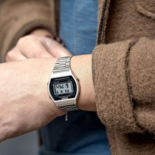 Casio – Collection Vintage – Alarme multiple – Bracelet en acier inoxydable – B640WD-1AVDF Casio – Collection Vintage – Alarme multiple – Bracelet en acier inoxydable – B640WD-1AVDF