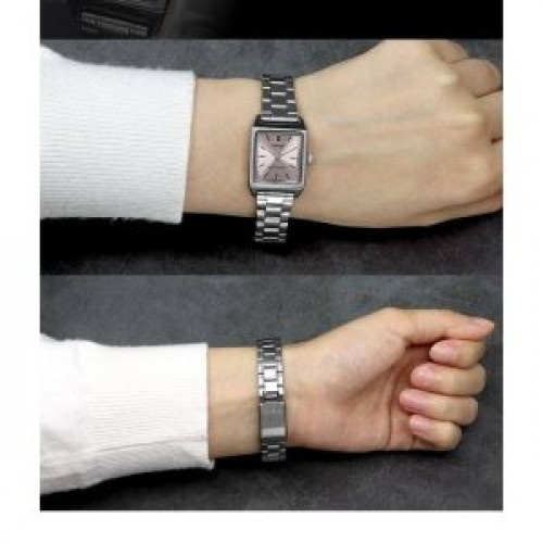 Casio – Montre carrée pour femme – Cadran rose – Bracelet en acier inoxydable – LTP-V007D-4EUDF Casio – Montre carrée pour femme – Cadran rose – Bracelet en acier inoxydable – LTP-V007D-4EUDF