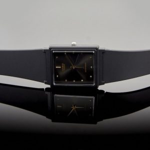 Casio – Montre classique – Cadran rectangulaire noir – Bracelet en silicone noir – MQ-38-1ADF