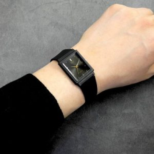 Casio – Montre classique – Cadran rectangulaire noir – Bracelet en silicone noir – MQ-38-1ADF Casio – Montre classique – Cadran rectangulaire noir – Bracelet en silicone noir – MQ-38-1ADF