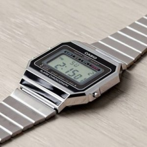 Casio – Montre Vintage Collection – Super Slim Case – Bracelet en acier – A700W-1ADF Casio – Montre Vintage Collection – Super Slim Case – Bracelet en acier – A700W-1ADF