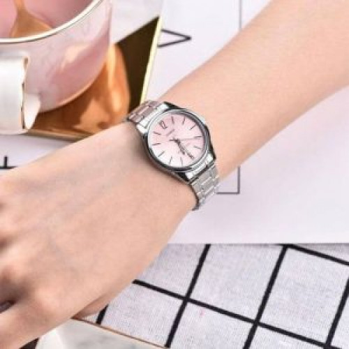 Casio – Montre femme élégante – Cadran rose – Bracelet en acier inoxydable – LTP-V005D-4B Casio – Montre femme élégante – Cadran rose – Bracelet en acier inoxydable – LTP-V005D-4B