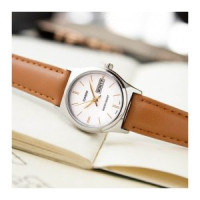 Casio – Montre classique pour femmes – Dateur jours/mois – Bracelet cuir – LTP-V006L-7B2UDF