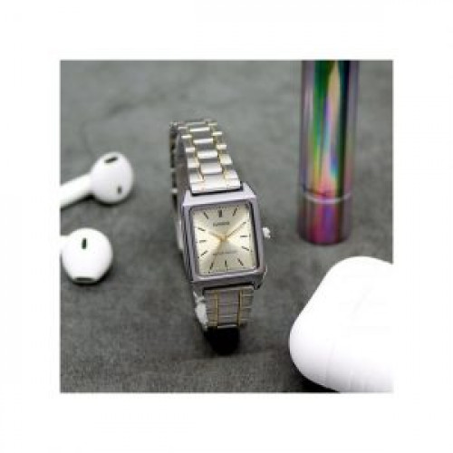 Casio – Montre carrée pour femme – Bracelet acier inoxydable bicolore – LTP-V007SG-9EUDF Casio – Montre carrée pour femme – Bracelet acier inoxydable bicolore – LTP-V007SG-9EUDF