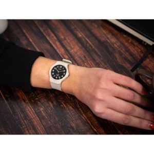 Casio – MQ-24UC-8BDF – Montre blanche en silicone avec cadran noir