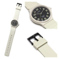 Casio – MQ-24UC-8BDF – Montre blanche en silicone avec cadran noir