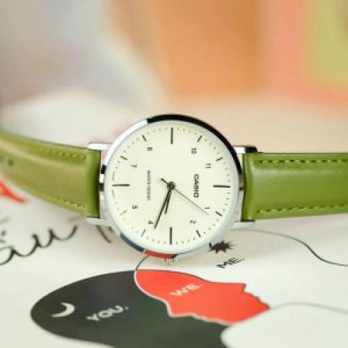 Casio – LTP-VT03L-3B – Montre femme classique et élégante Casio – LTP-VT03L-3B – Montre femme classique et élégante