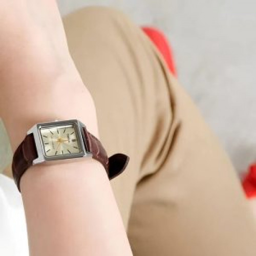 Casio – LTP-V007L-9EUDF – Montre femme carrée élégante Casio – LTP-V007L-9EUDF – Montre femme carrée élégante