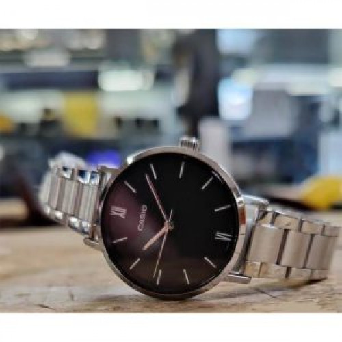 Casio – LTP-VT02D-1A – Montre femme classique & simple Casio – LTP-VT02D-1A – Montre femme classique & simple