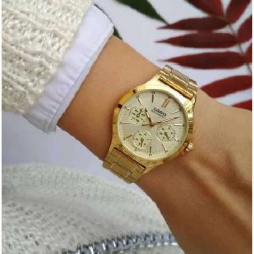 Casio – LTP-V300G-9AU – Montre dorée pour femme style chronographe avec bracelet en acier inoxydable Casio – LTP-V300G-9AU – Montre dorée pour femme style chronographe avec bracelet en acier inoxydable