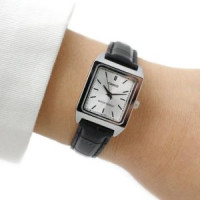 Casio – LTP-V007L-7E1UDF – Montre carrée pour femme avec bracelet en cuir noir