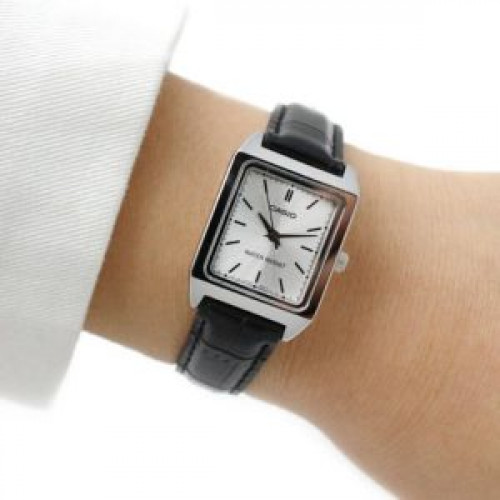 Casio – LTP-V007L-7E1UDF – Montre carrée pour femme avec bracelet en cuir noir Casio – LTP-V007L-7E1UDF – Montre carrée pour femme avec bracelet en cuir noir