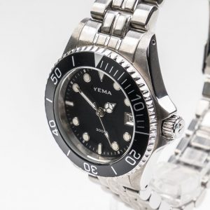 YEMA – YA164 – Montre femme argentée avec cadran noir et étanchéité 300 mètres